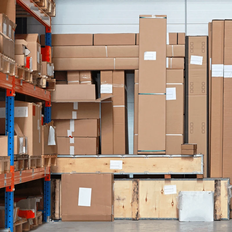 Cajas en el almacén